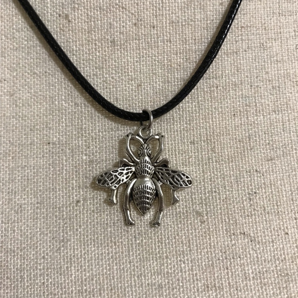 Bumble Bee Necklace - Picture 1 of 2